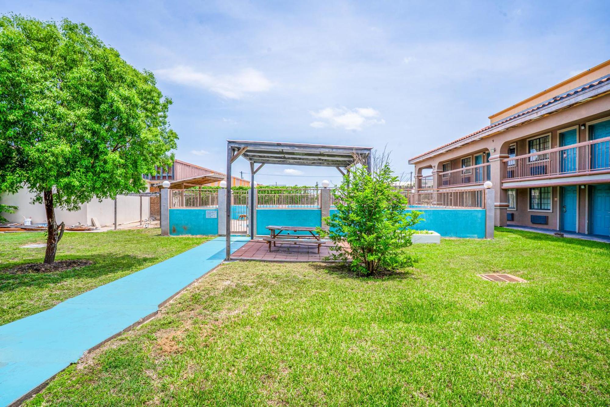 Plaza Inn&Suites Harlingen Esterno foto