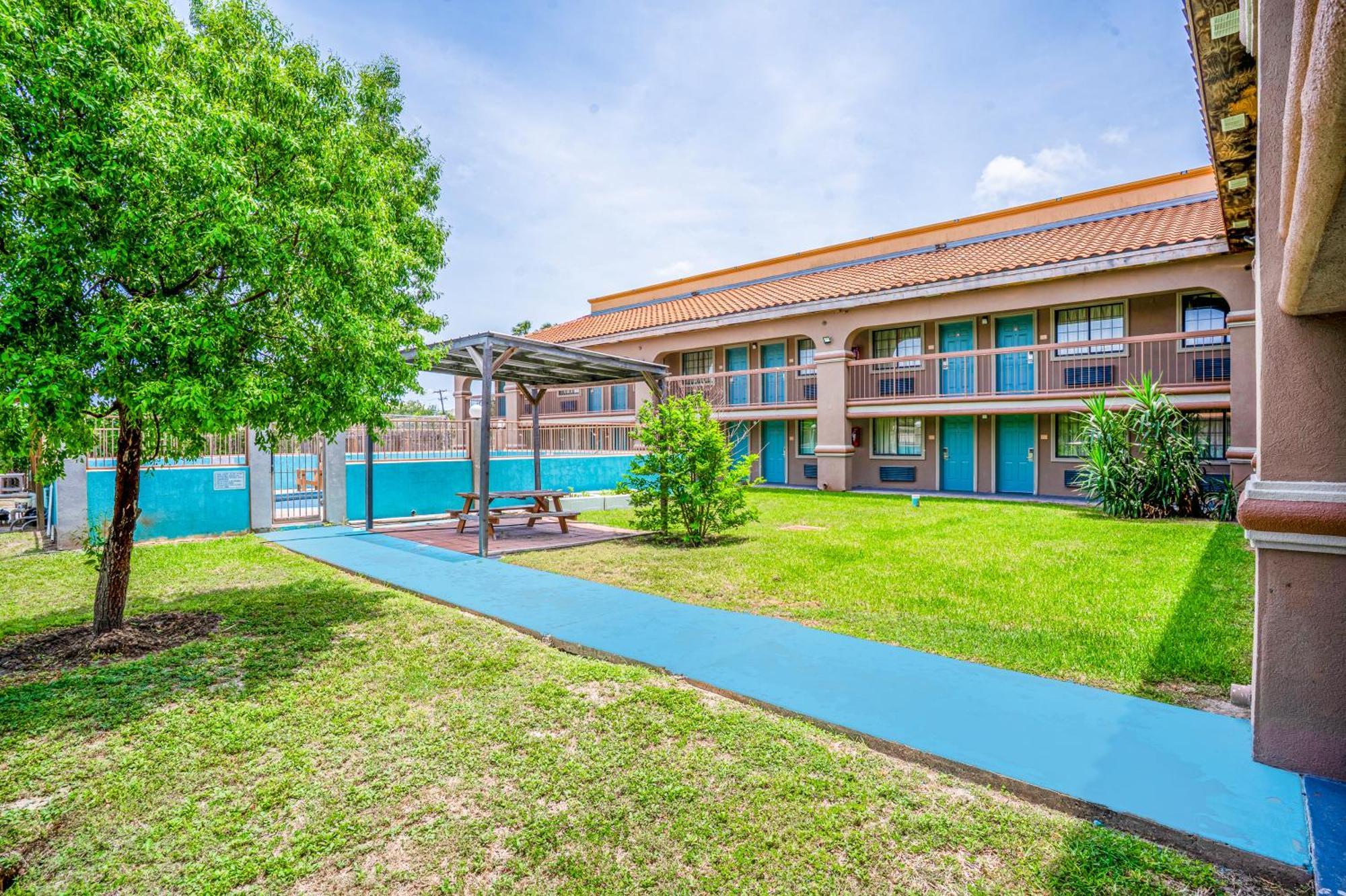 Plaza Inn&Suites Harlingen Esterno foto