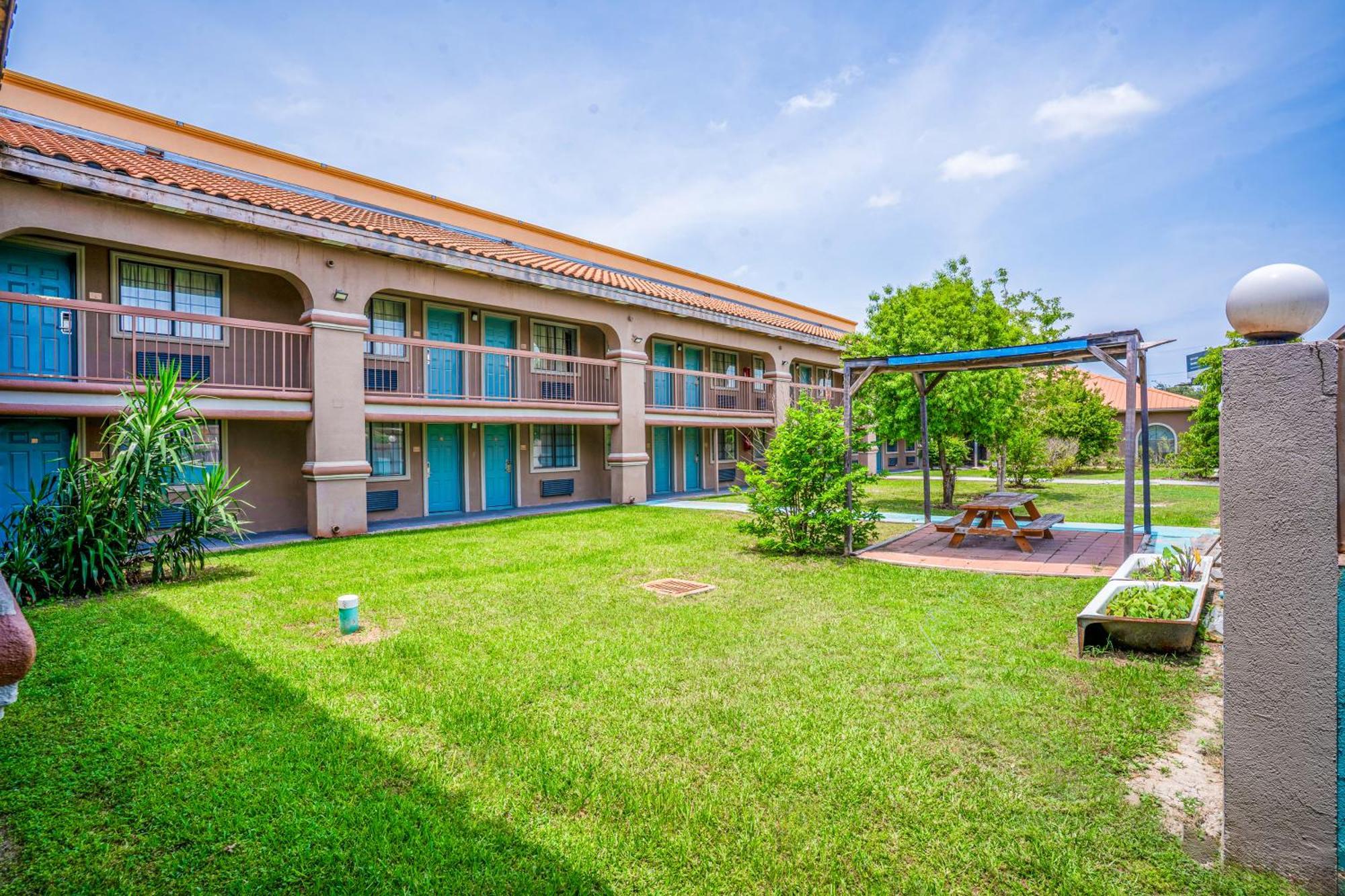 Plaza Inn&Suites Harlingen Esterno foto
